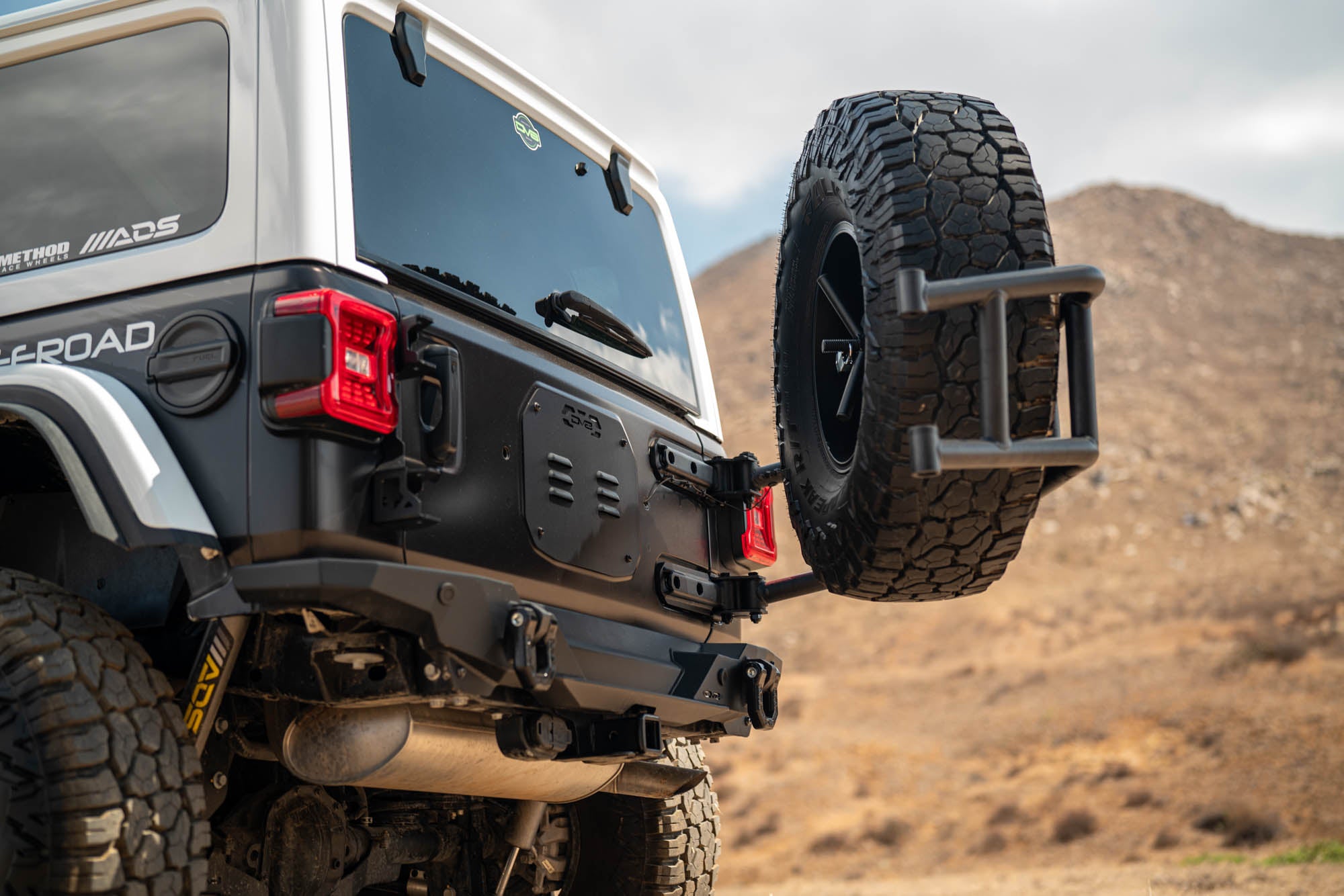 2018 2025 Jeep Wrangler JL Body Mounted Tire Carrier DV8 Offroad