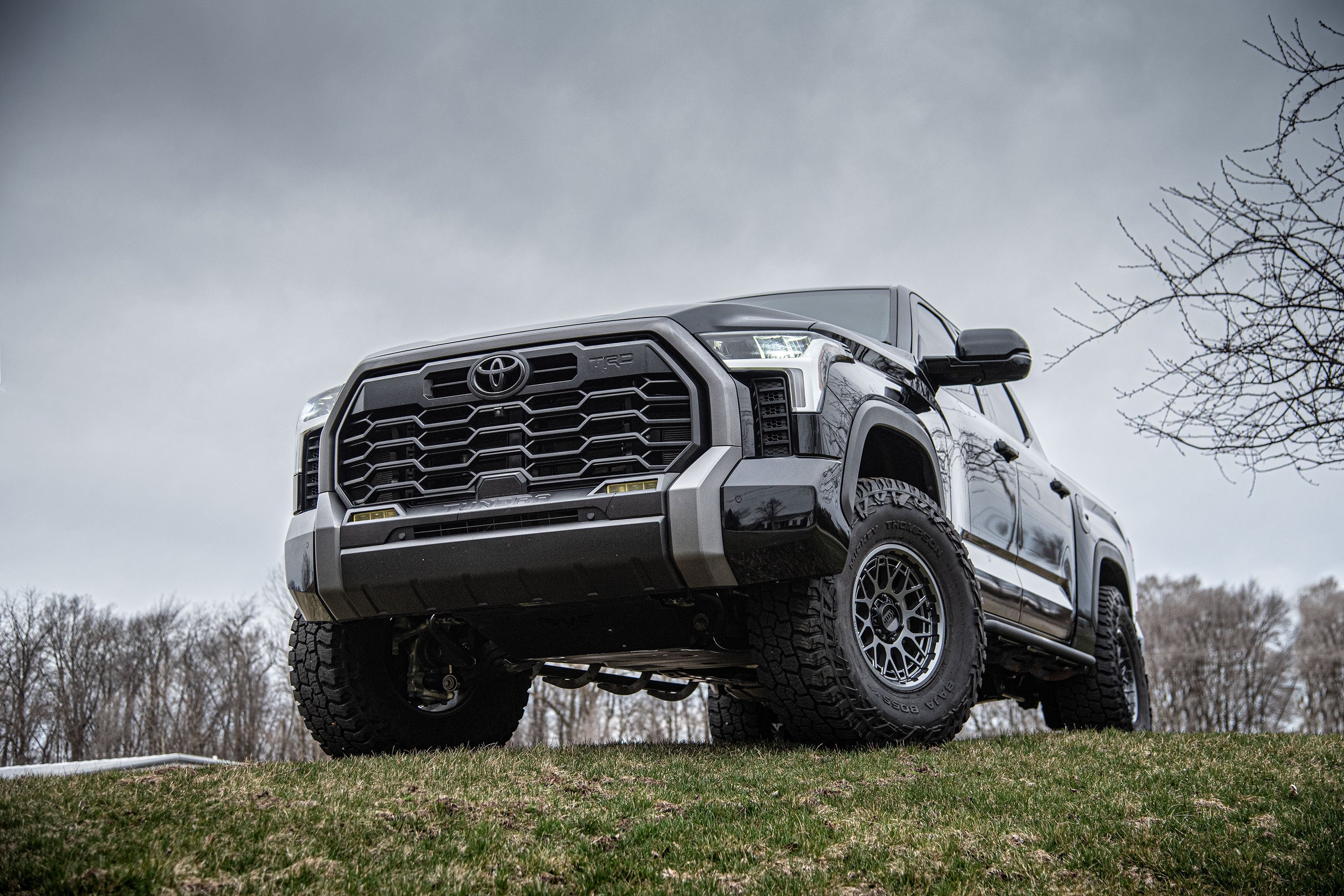 2.25 Inch Lift Kit | FOX 3.0 Internal Bypass Factory Race Series | Toyota Tundra  (22-26) 4WD