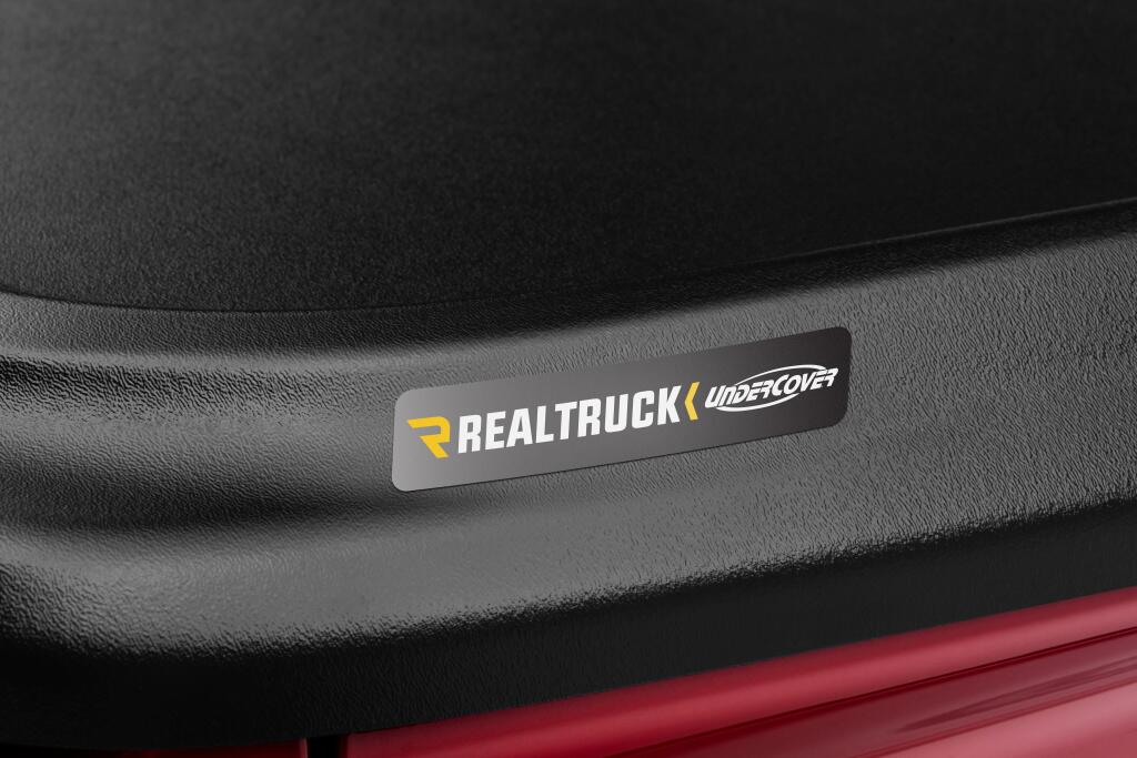 Tonneau Cover SE 2019 (New Body Style) 2026 Silverado 5 Foot 9 Inch Bed Black Textured UnderCover