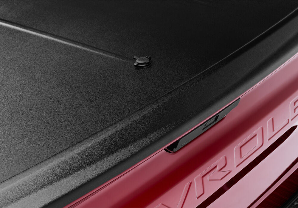 Tonneau Cover SE 2019 (New Body Style) 2026 Silverado 5 Foot 9 Inch Bed Black Textured UnderCover