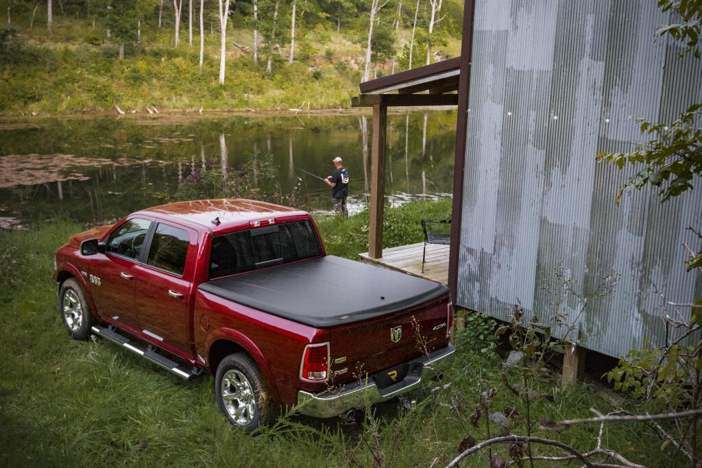 Tonneau Cover SE 2009-2018 (2019-2023 Classic) Ram 1500/2010-2023 2500/3500 6 Foot 4 Inch Bed Std/Quad/Crew/Mega With Single Rear Wheels Without RamBox Black Textured UnderCover