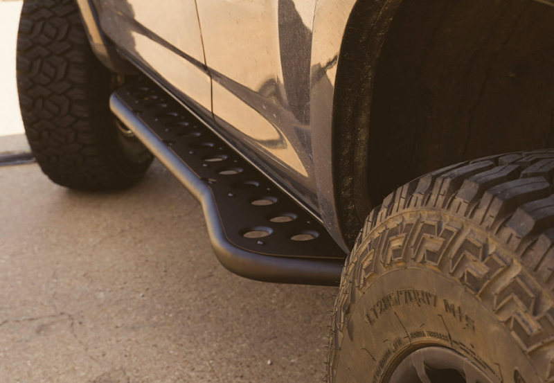 Cali Raised 03-09 Toyota 4Runner Step Ed Bolt On Rock Sliders - No Kick Out/PowderCoat Plate/Raw