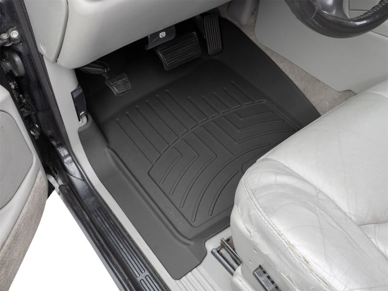 WeatherTech 02-06 Cadillac Escalade Front FloorLiner HP - Black