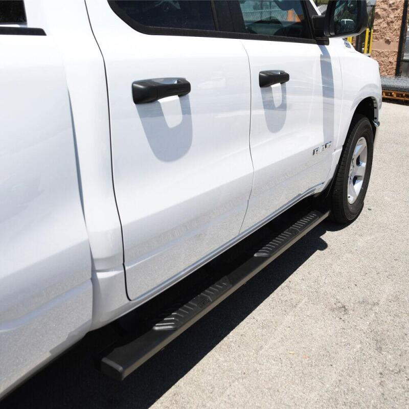 Westin 19-26 Ram 1500 Quad Cab (Excl Ram 1500 Classic) R5 Nerf Step Bars - Black