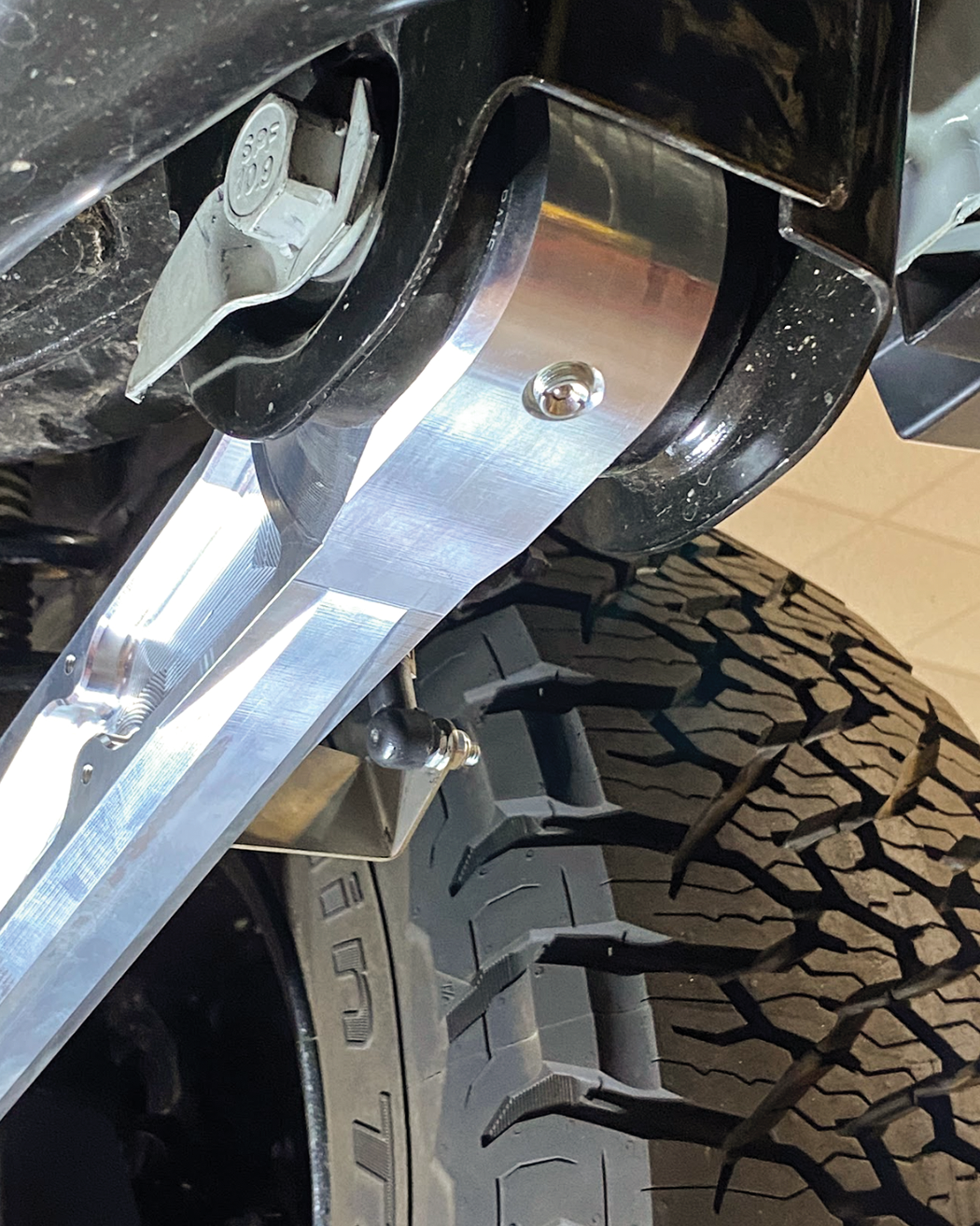 2024 Ranger Raptor rear lower billet aluminum suspension arms featuring Ultra-Flex joints for enhanced offroad performance.