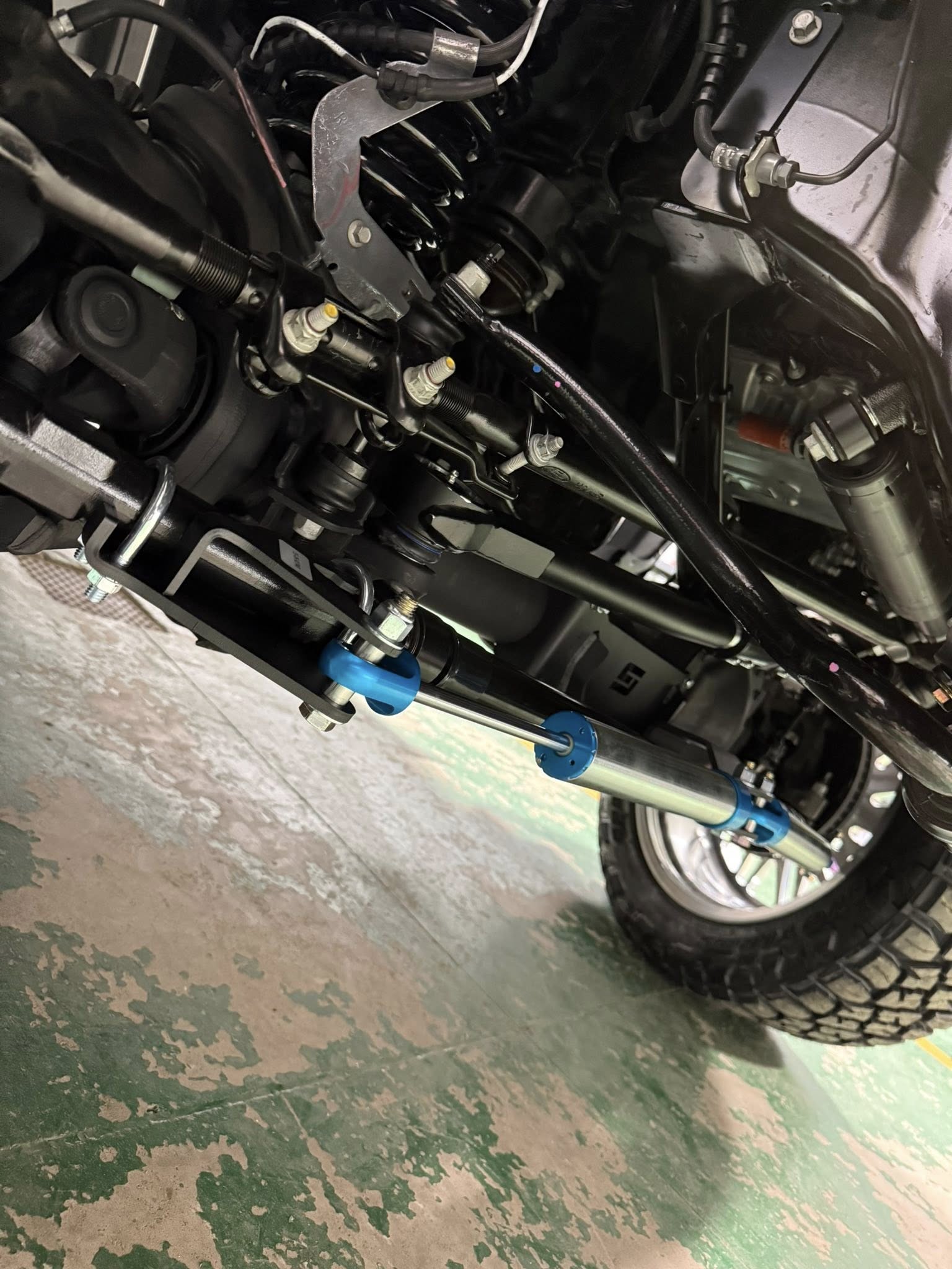 Superlift 2023 F-250/350 Dual Steering Stabilizer Kit w/KING Stabilizer - No lift required