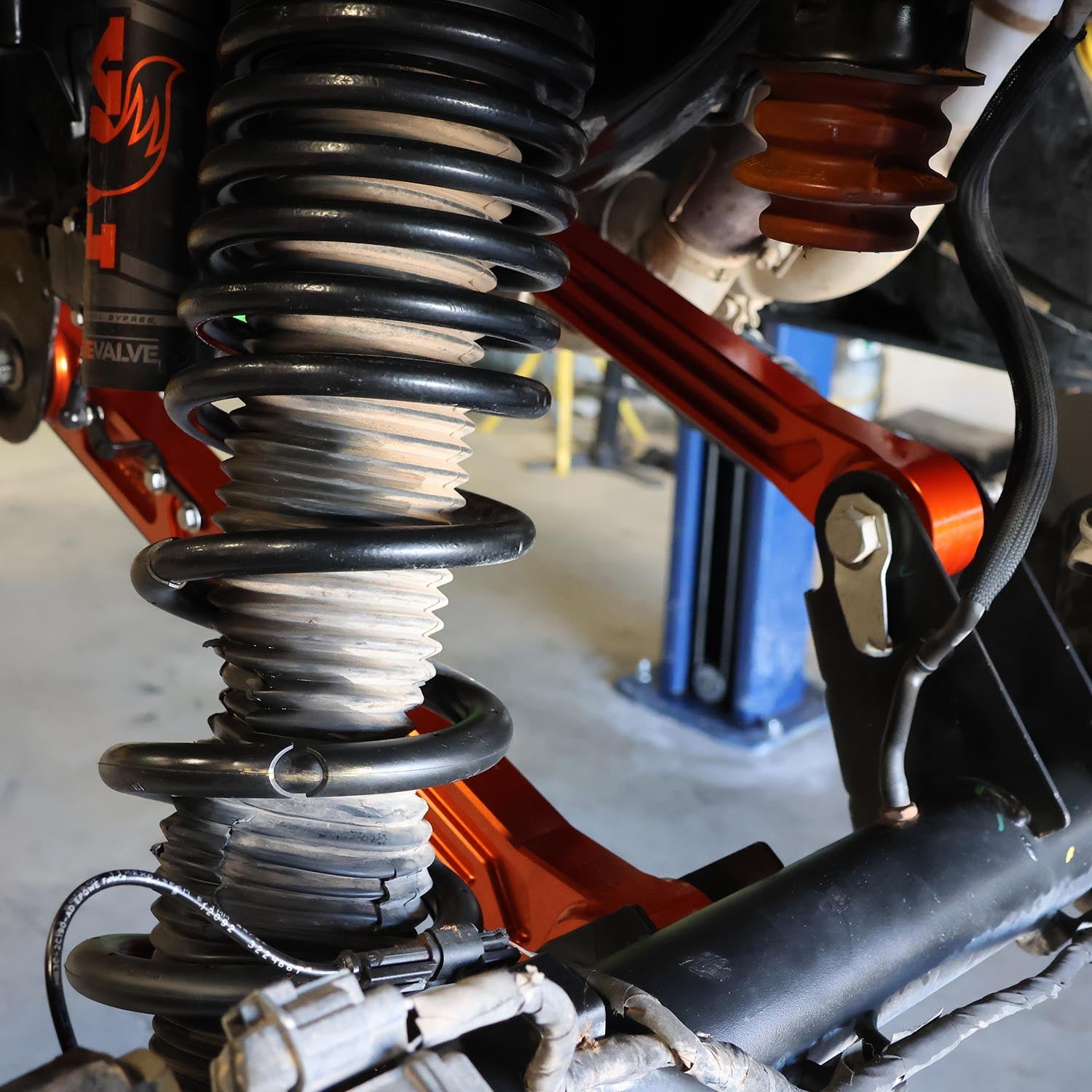 2023+ Bronco Raptor rear billet links showcasing durable construction and enhanced suspension performance.