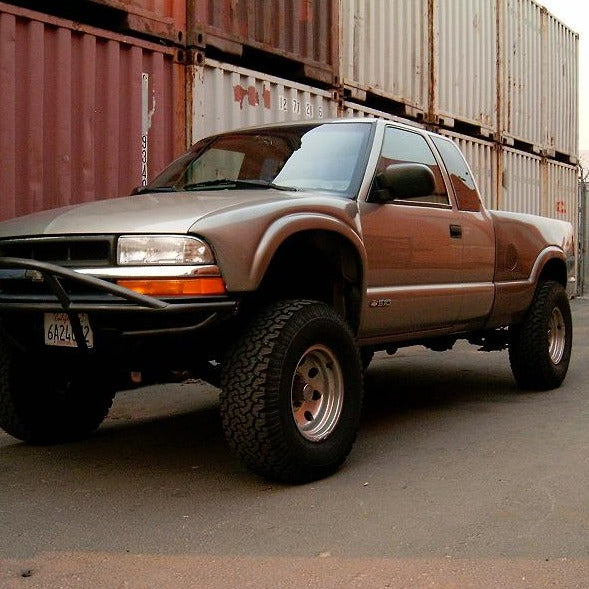 1994-2005 Chevrolet S-10 fenders designed for enhanced durability and style, perfect for offroad modifications.